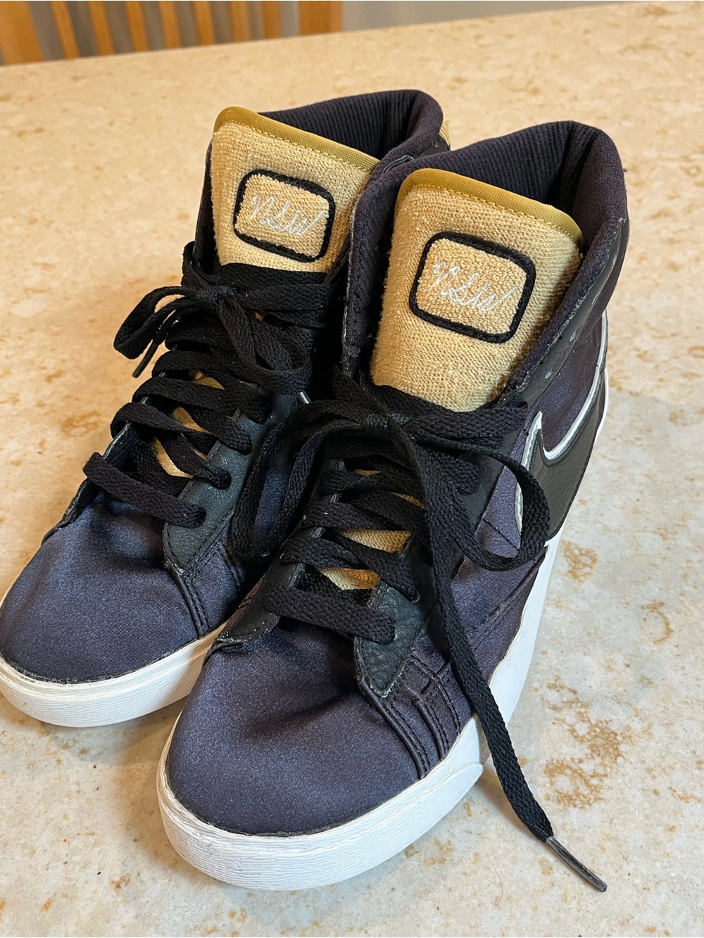 Nike women’s blazer mid premium, black wheat sneakers